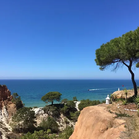 In Olhos De Agua Mit Gemeinschaftspool Und Schoener Aussicht